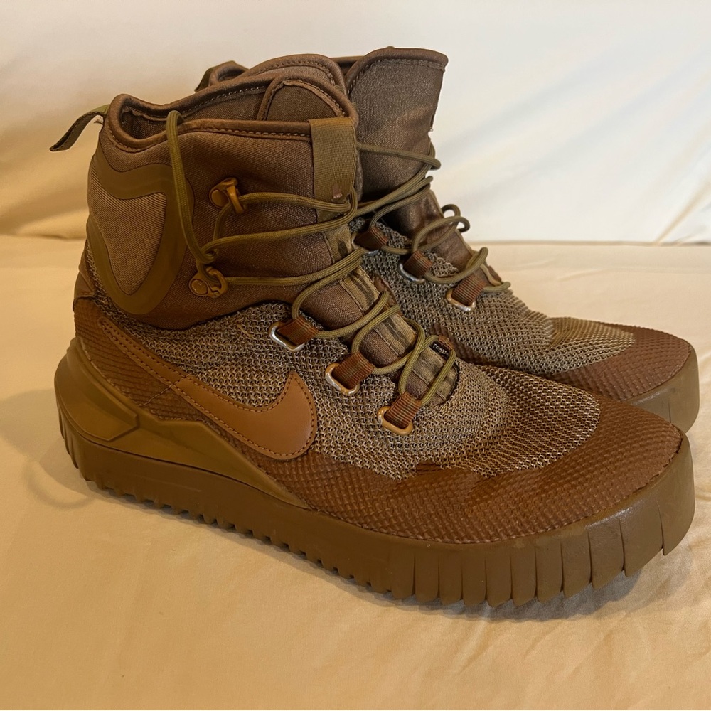 Nike Air Wild Golden Beige Boot. Sz 9
